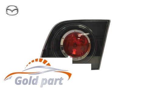 چراغ خطر راست روی صندوق مزدا 3